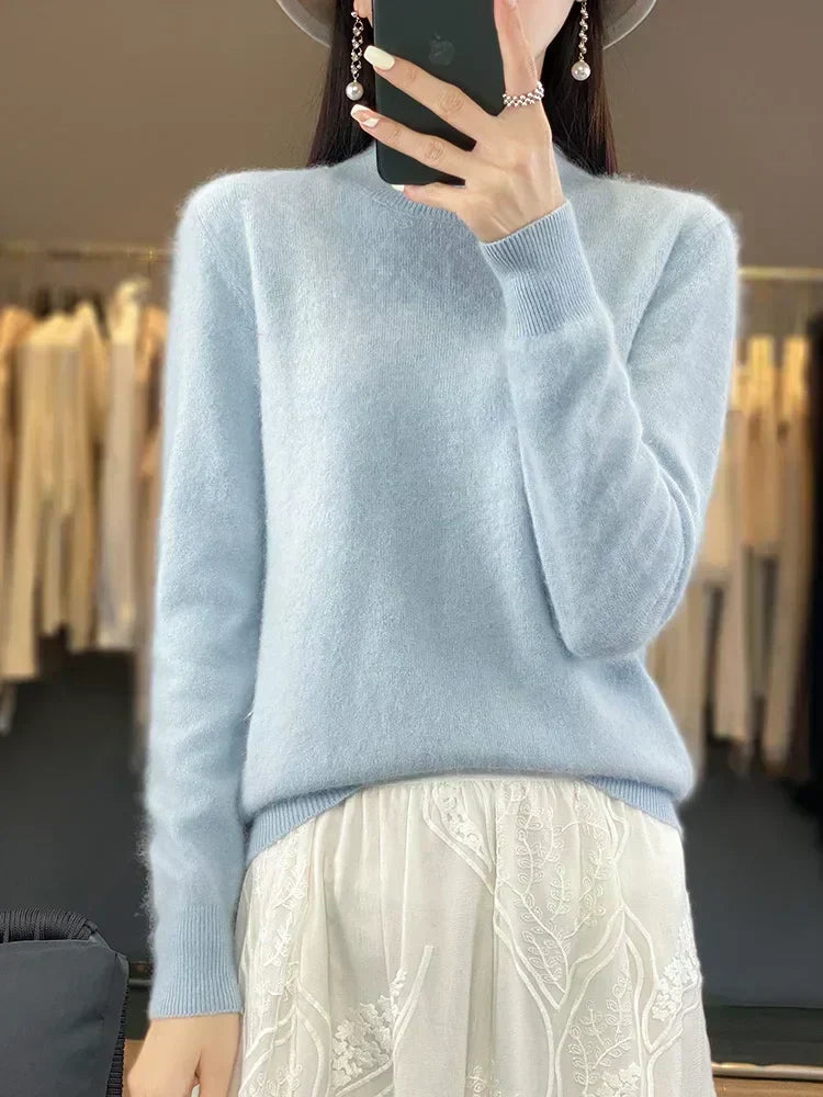 Modelo mostrando un suéter ultrasuave de mujer, ideal para sentirte cómoda y con estilo en invierno.