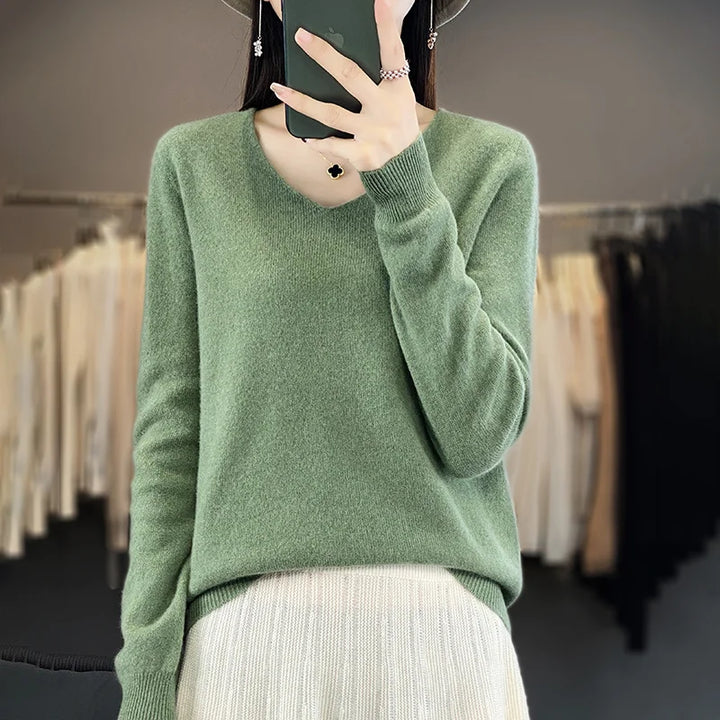 Suéter de punto suave para mujer, cuello V elegante, ideal para clima frío.