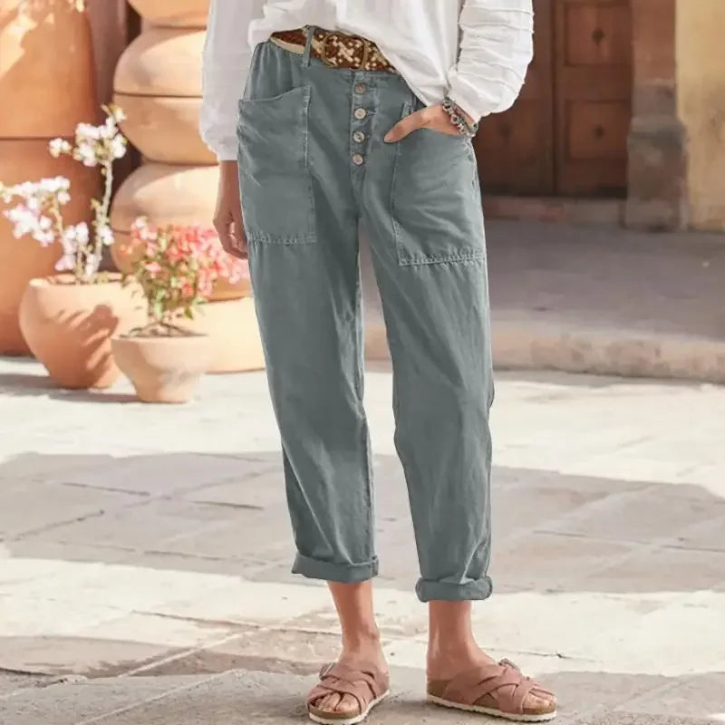 Pantalón de mujer cómodo y elegante, corte relajado, cintura alta que favorece, ideal para días de verano.