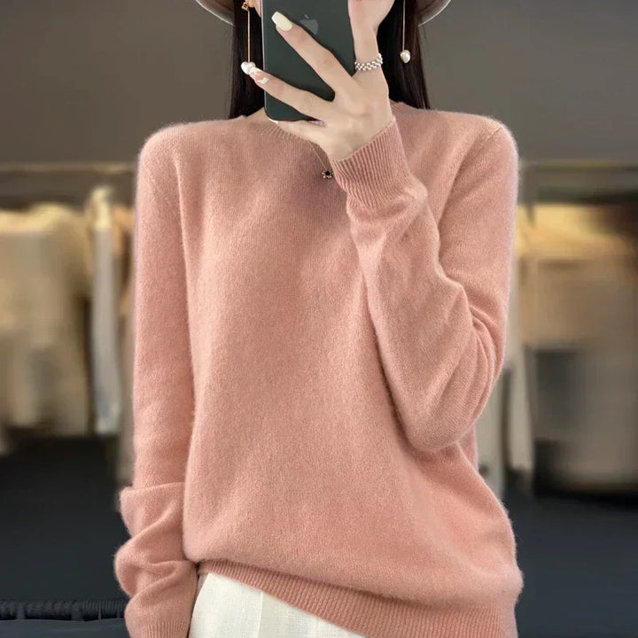 Suéter delgado de mujer de espalda, manga larga. Estilo minimalista y elegante para la moda de invierno.
