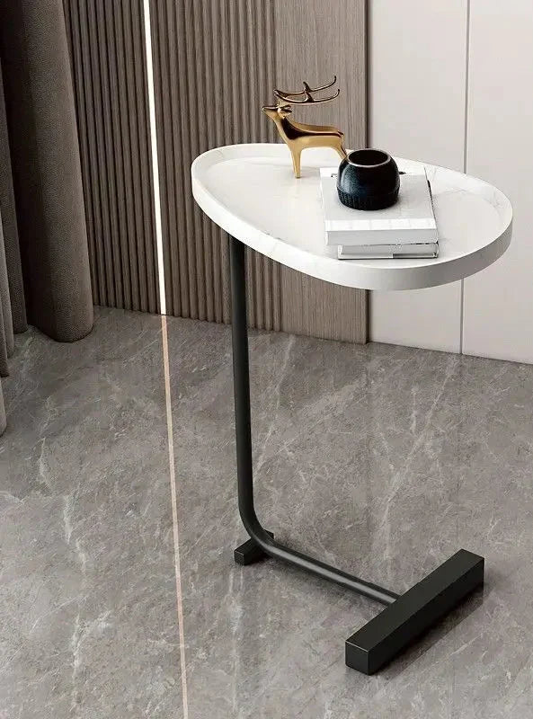 Mesa auxiliar de estilo moderno y diseño versátil. Mueble compacto para decoración del hogar en salón o dormitorio.