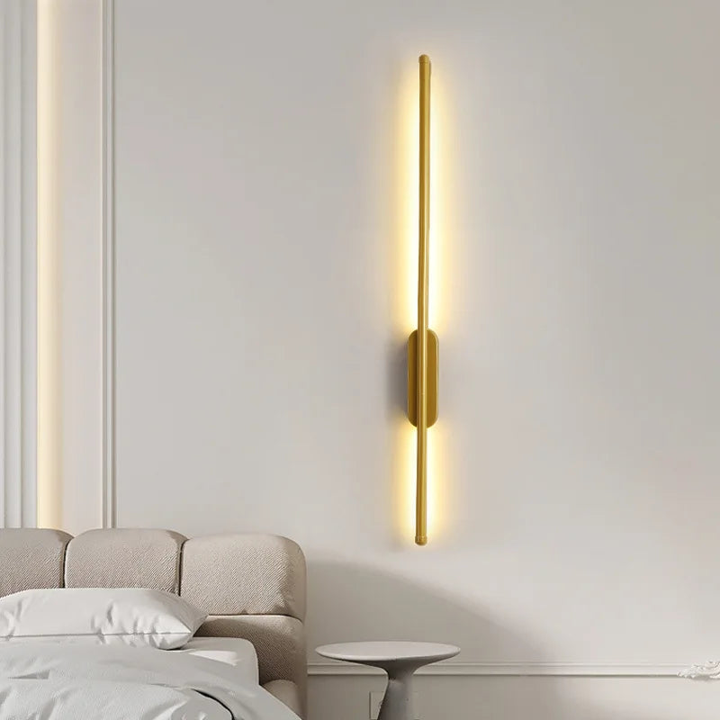 Lámpara de pared LED 15W dorada, 80 cm, perfecta para una decoración escandinava.