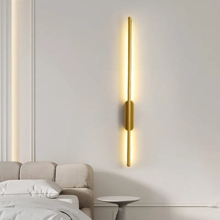 Lámpara de pared LED 15W dorada, 80 cm, perfecta para una decoración escandinava.