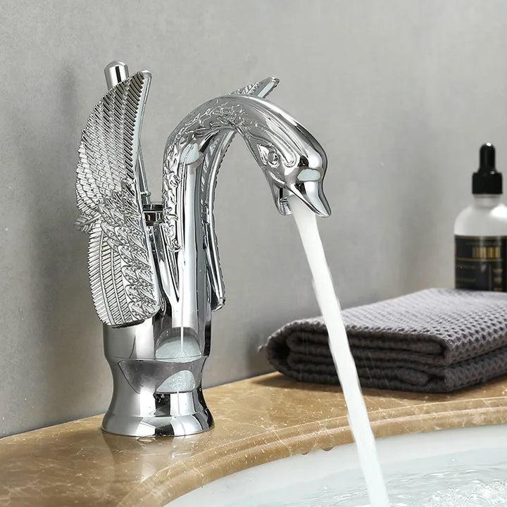 Grifo lavabo monomando dorado de lujo, estilo elegante para baños modernos. Accesorio de baño de alta calidad.