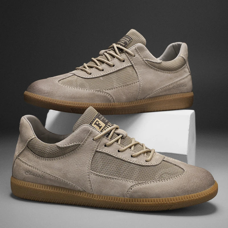 Calzado casual de hombre, zapatillas de ante y malla beige/gris. Ligeras, transpirables y de moda urbana.