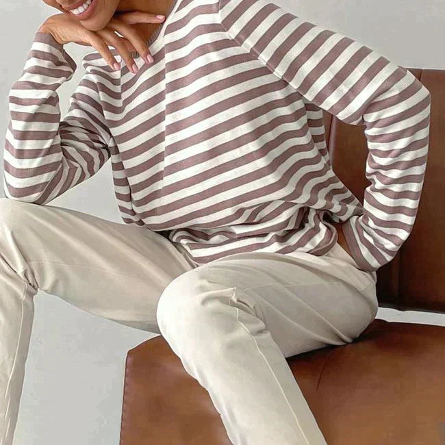 Suéter ligero de mujer, cuello redondo, perfecto para un estilo casual o sofisticado.