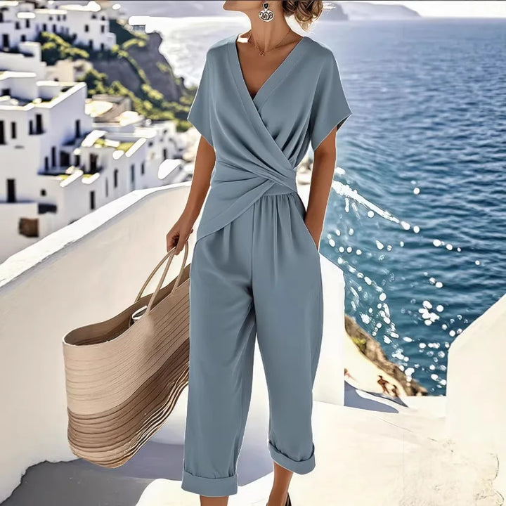 Mono fluido transpirable de verano para mujer con escote cruzado y pierna ancha. Moda casual.