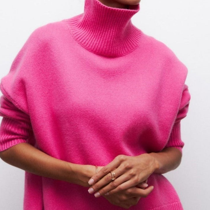 Jersey de cuello cisne para mujer en color neutro, diseño básico y elegante. Comodidad y moda femenina de invierno.
