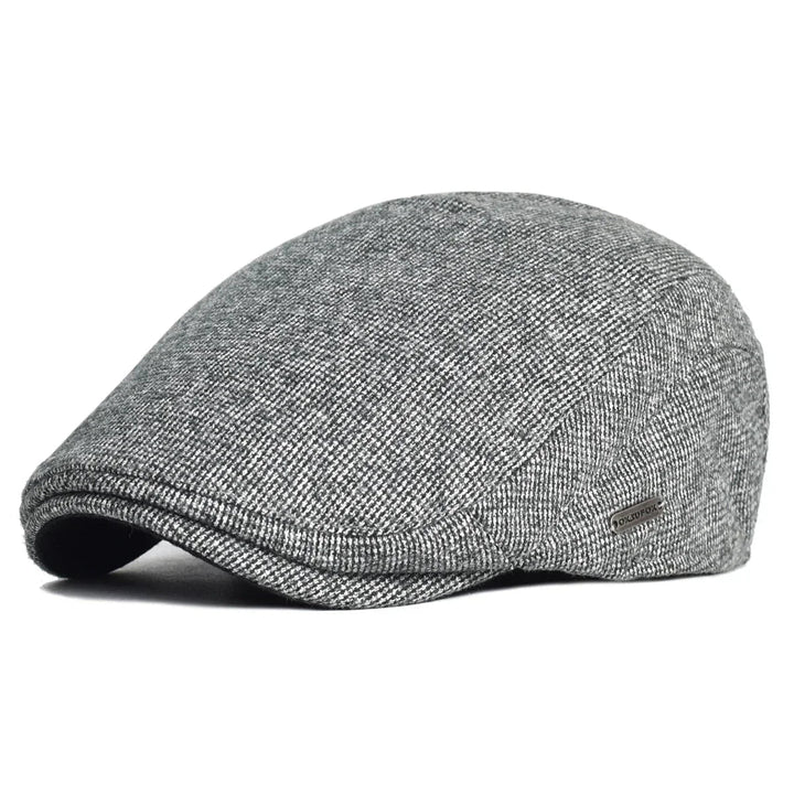 Accesorio diario: gorra plana unisex de estilo clásico en negro, perfecta para cualquier look casual.