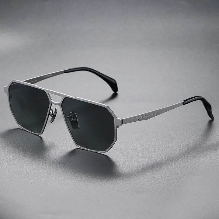 Gafas aviador unisex con montura de titanio. Lentes polarizadas UV400 para sol, ligeras y cómodas.