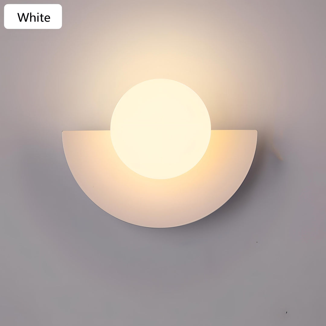Iluminación nórdica con aplique LED. Diseño moderno que crea un ambiente suave y contemporáneo.