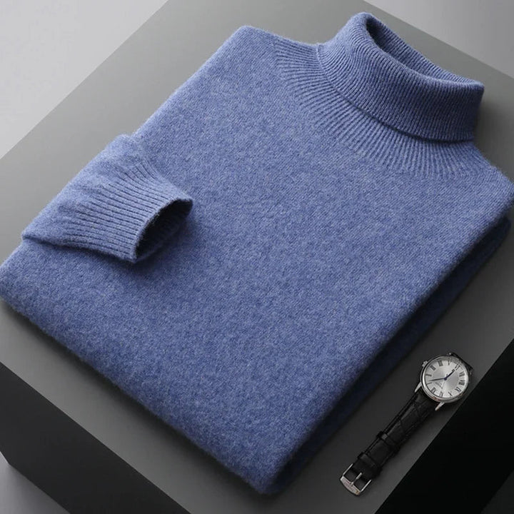 Hombre vistiendo suéter ligero de cuello alto. Estilo moderno, cómodo y cálido para la moda de invierno.