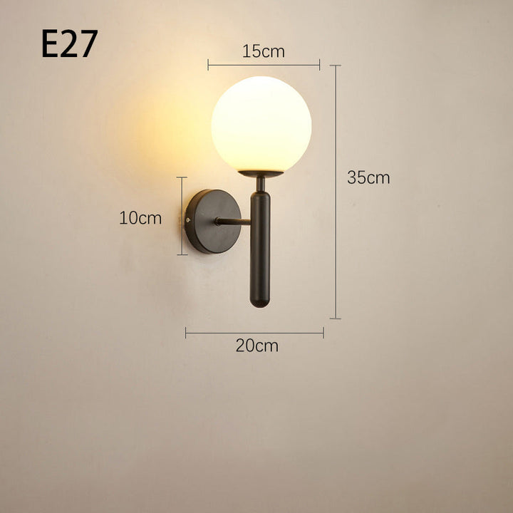 Dos apliques de pared LED modernos alineados, solución de iluminación elegante y eficiente para un gran salón.
