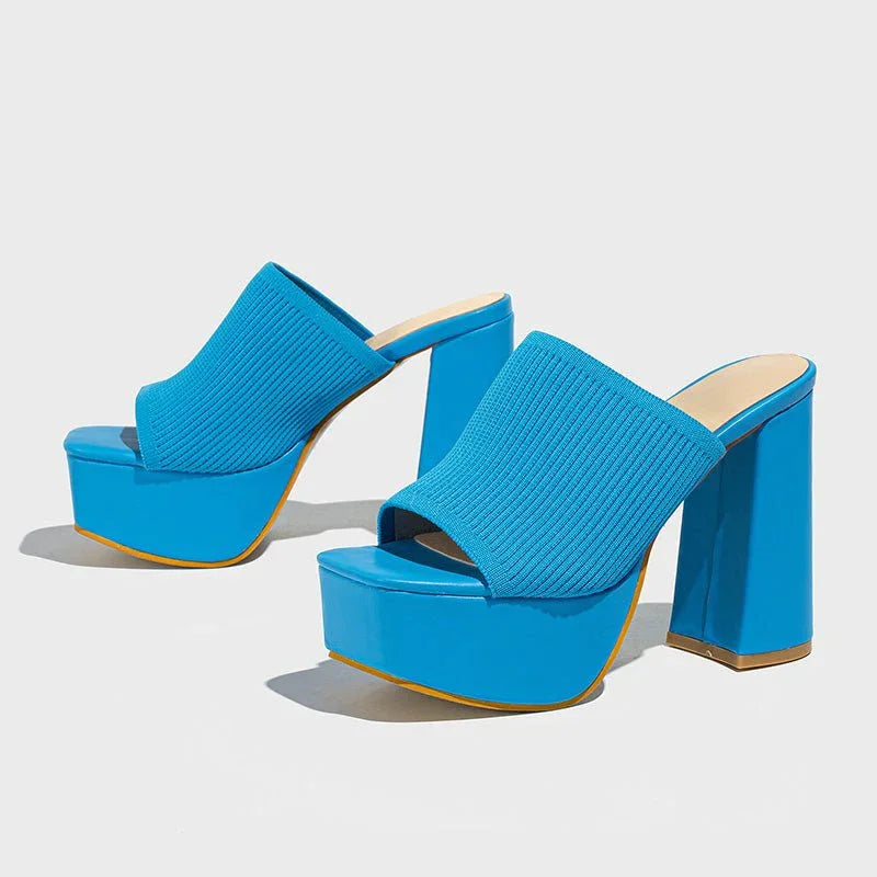 Calzado chic para mujer: sandalias de tacón bloque y plataforma, confort para toda ocasión.