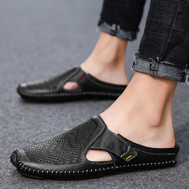 Zapatos mules de hombre con laterales abiertos, pensados para el máximo confort y un estilo casual veraniego.
