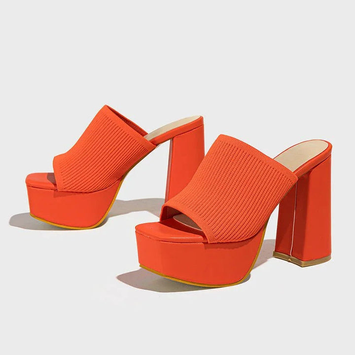 Sandalias de tacón bloque y plataforma, comodidad y diseño elegante para la mujer moderna.