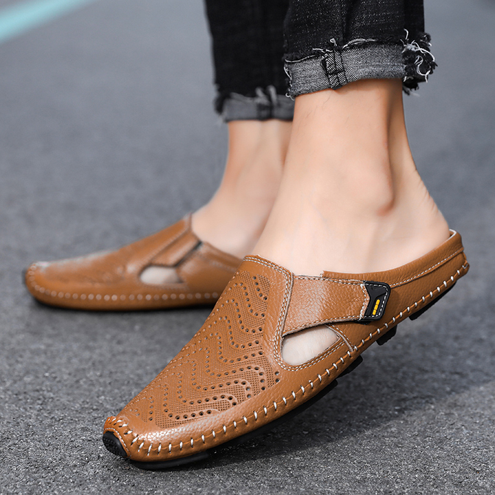 Calzado mules para hombre de uso diario, con laterales abiertos para fácil calce y comodidad.