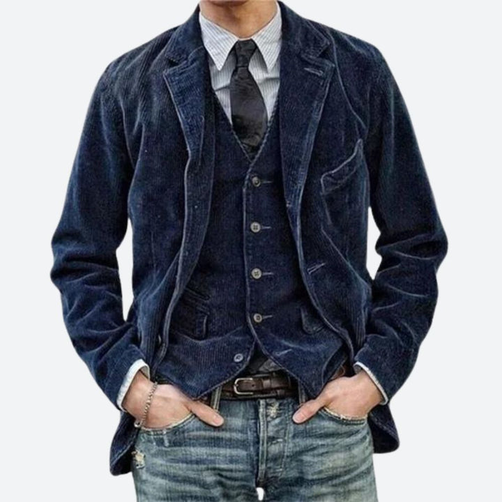 Outerwear de hombre robusto, estilo clásico atemporal. Chaqueta versátil para moda invernal masculina.
