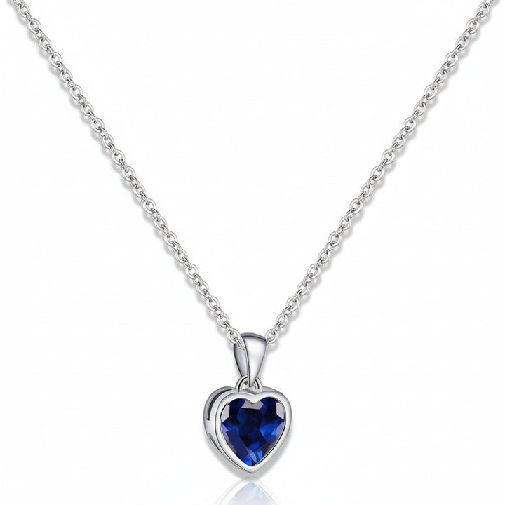 Collar de plata con corazón y zafiro celeste. Accesorio elegante para mujer, perfecto para el uso diario.