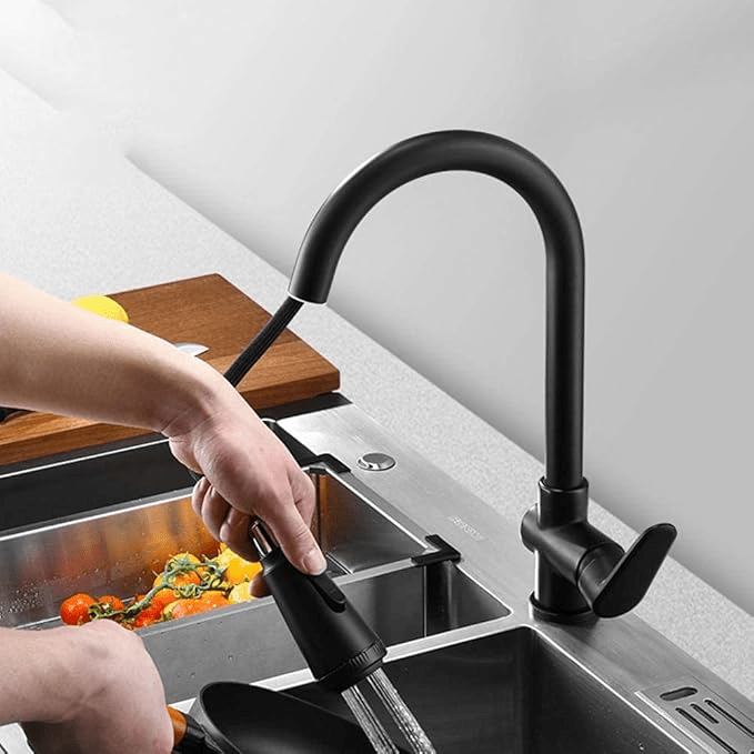 Grifo monomando de cocina negro mate con rociador extraíble. Diseño moderno y fácil limpieza para el uso diario.
