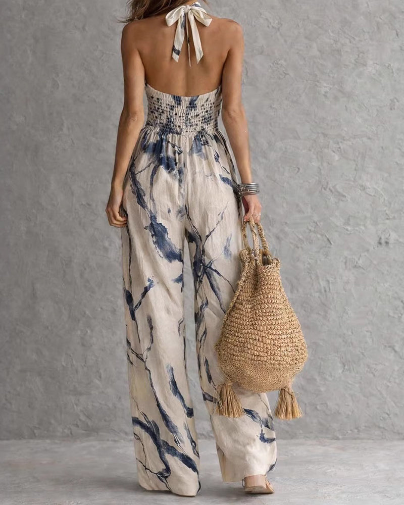 Mono mujer halter con estampado artístico acuarela, cintura definida y pernera ancha, perfecto para eventos.