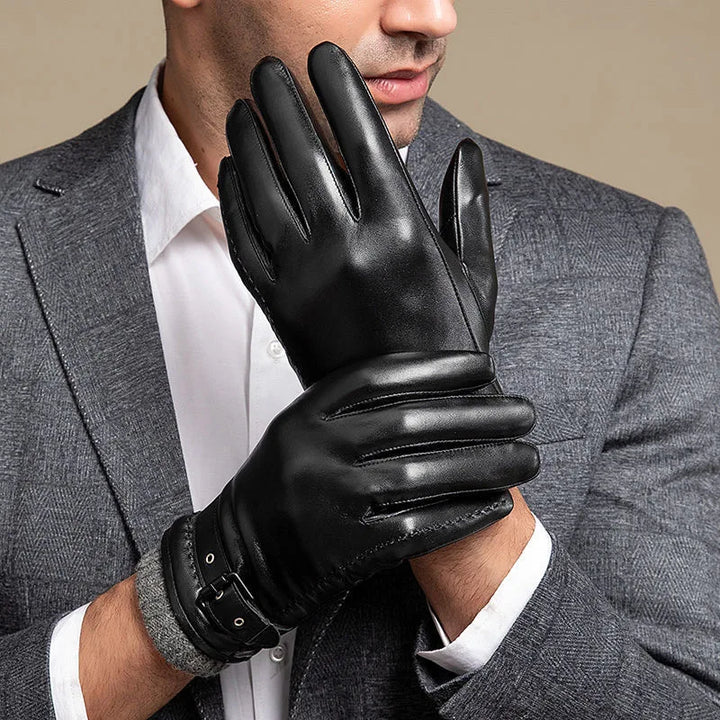Guantes elegantes de invierno para hombre, combinando moda y funcionalidad contra el frío.