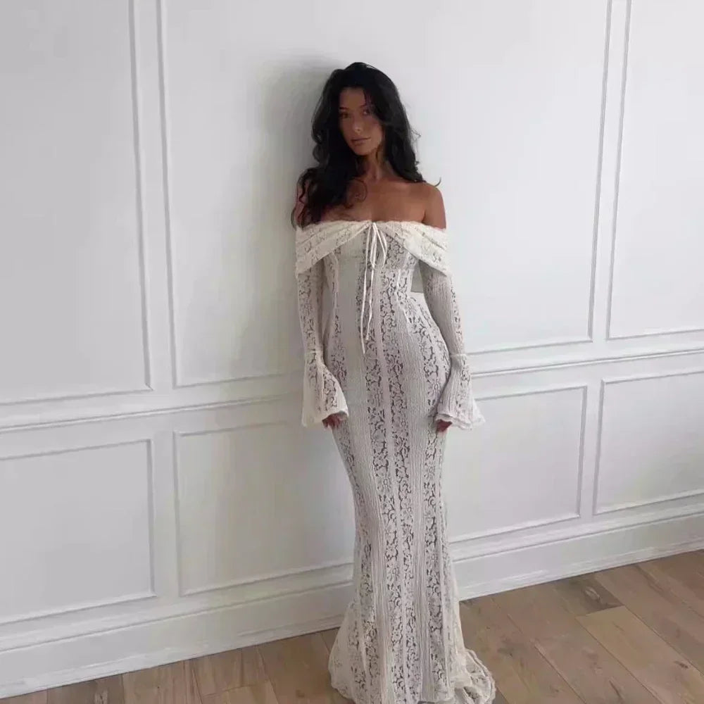 Vestido maxi fluido y romántico para mujer, con hombros descubiertos y mangas largas, perfecto verano y ocasiones especiales.