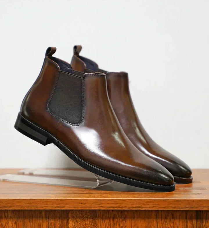 Botas Chelsea clásicas de cuero para hombre, estilo versátil y elegante para otoño e invierno.