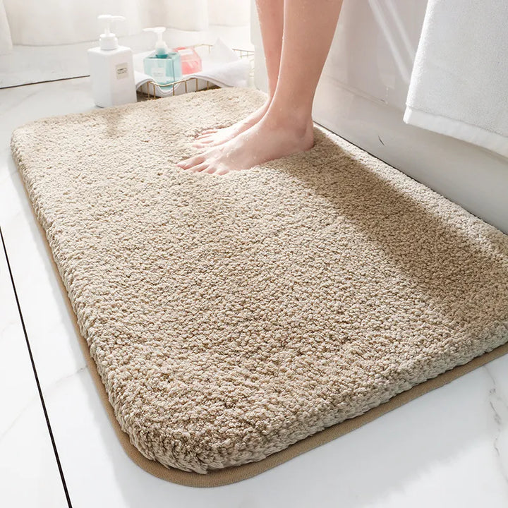 Alfombra de baño de microfibra, absorbente, antideslizante y lavable, para máximo confort y higiene.