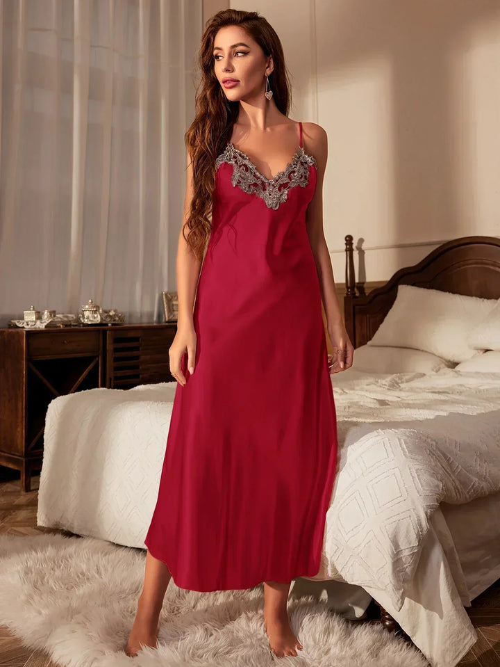 Detalle de camisón de lujo para mujer, destacando tela y confección. Comodidad y estilo transpirable.