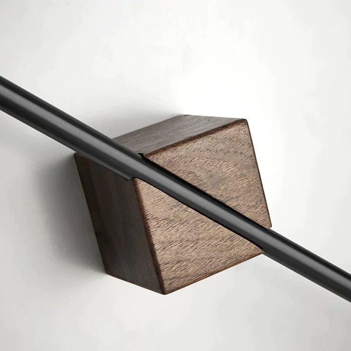 Soporte de toallas delgado y duradero en acero inoxidable con efecto madera. Optimiza espacio y organización en tu baño.
