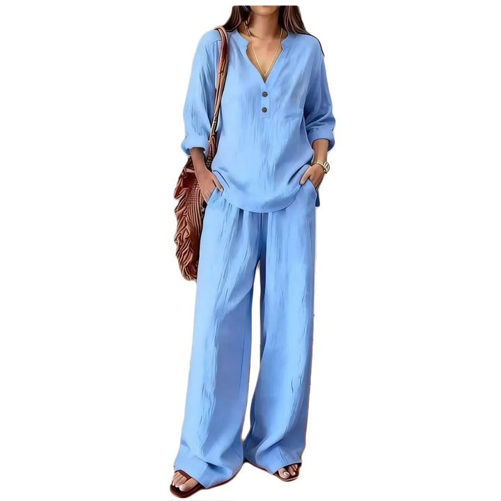 Conjunto dos piezas de lino y algodón para mujer. Blusa cuello V y pantalón fluido, ideal para un verano fresco.