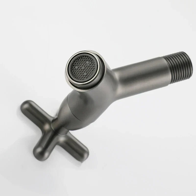 Elegante grifo negro de latón macizo para agua fría. Instalación en pared para cocina y baño.
