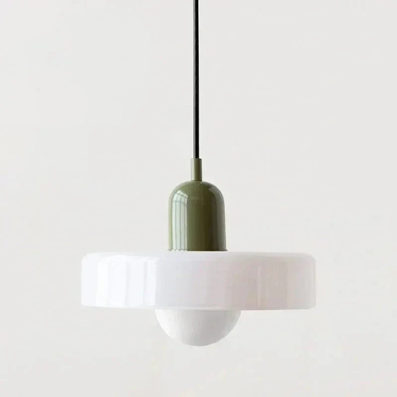 Colgante moderno LED de cristal, ahorro de energía y toque decorativo para el hogar.