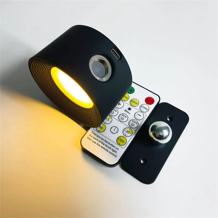 Moderna lámpara LED de pared, spotlight inalámbrico 360° regulable, ideal para el hogar.
