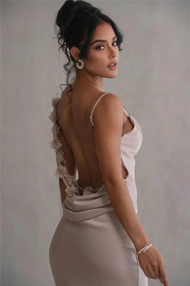 Vestido de mujer maxi con cuello cascada, un estilo elegante y versátil.
