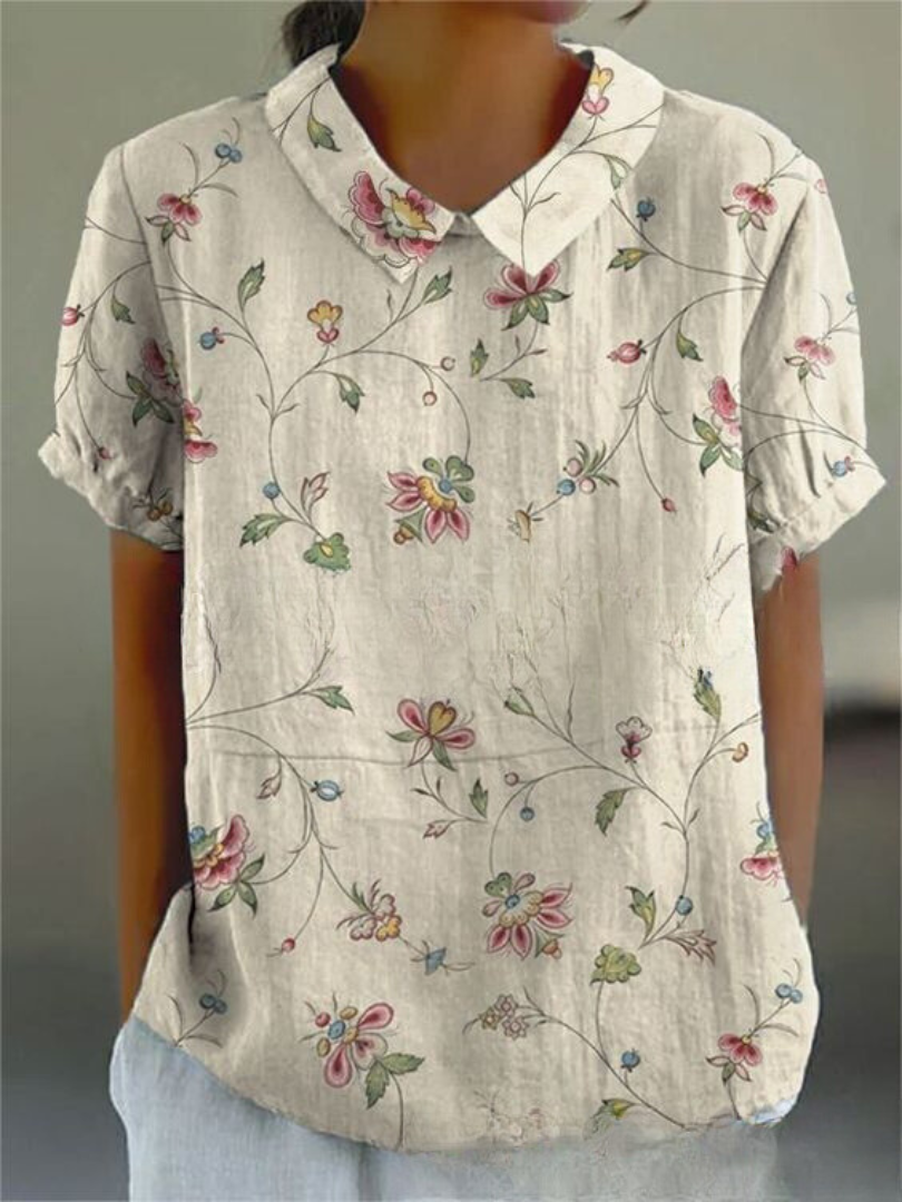 Textura ligera de blusa casual de manga corta con cuello camisero. Prenda fresca para mujer, ideal para el calor.