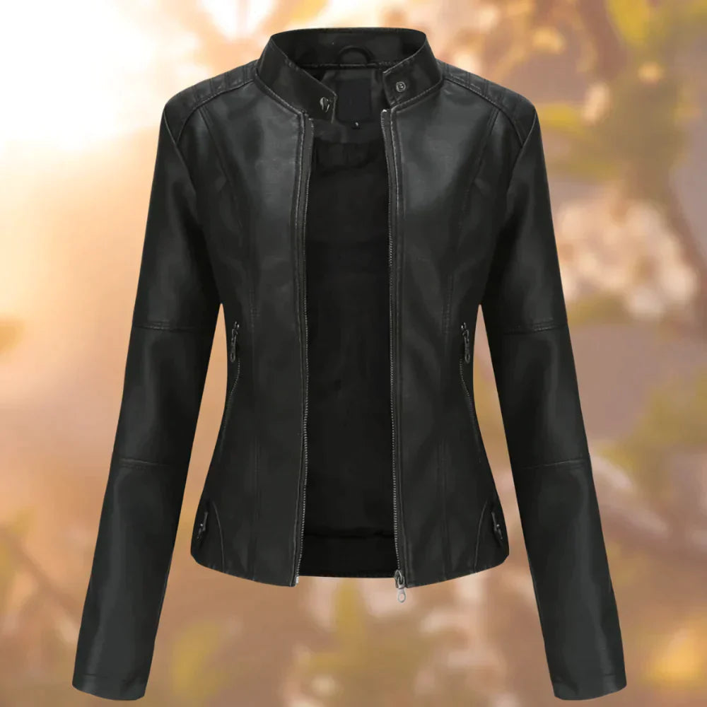 Cazadora biker entallada negra de imitación piel para mujer, estilo motero. Perfecta para otoño e invierno.