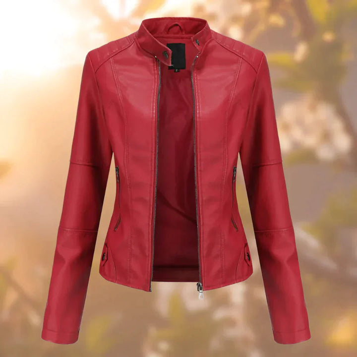 Moda femenina: cazadora de piel sintética negra, diseño biker ajustado. Chaqueta versátil y moderna.