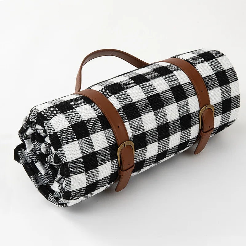 Esencial para el verano: manta de picnic impermeable y portátil, perfecta para días de playa y parque.