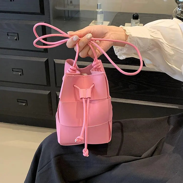 Moda femenina: bolso de hombro ANIKADEL estructurado, disponible en varios colores.