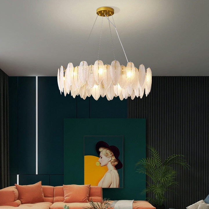 Lámpara de techo moderna con pantallas de vidrio efecto pluma, candelabro decorativo para ambientes chic.