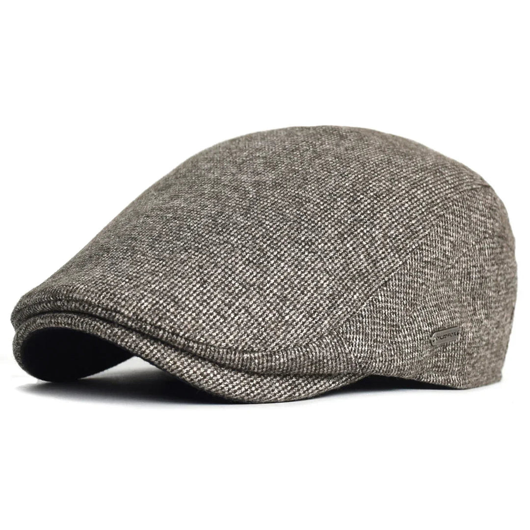 Gorra plana unisex cómoda para viajes, estilo clásico elegante, disponible en gris. Accesorio versátil.