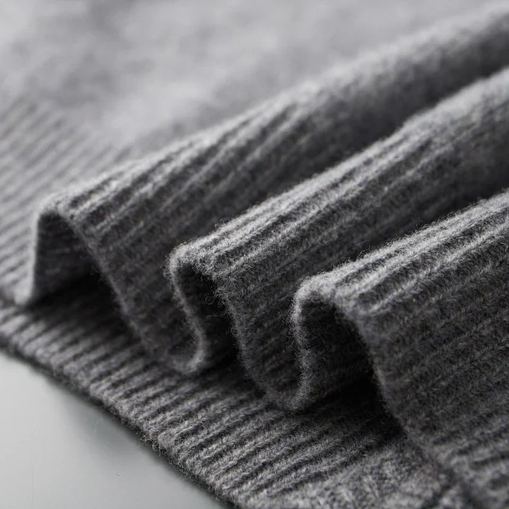 Ropa de hombre: cárdigan con cremallera y cuello alto, elegante para ocasiones casuales en invierno.