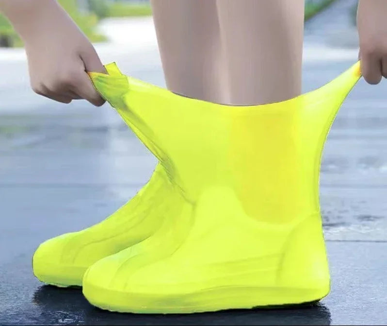 Cubrezapatos de silicona reutilizables, impermeables, ideales para proteger calzado en lluvia y viajes.