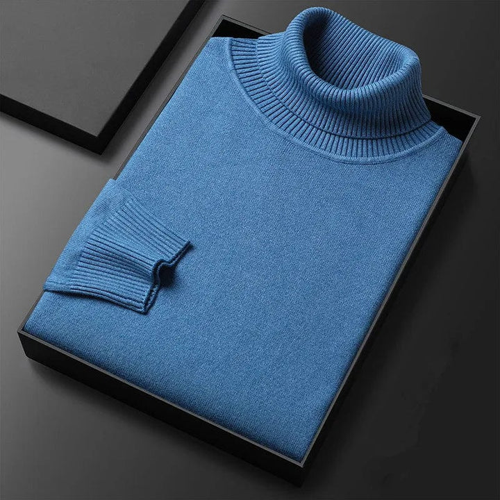 Prenda de invierno: jersey cuello alto para hombre. Proporciona calor y comodidad con un estilo clásico.