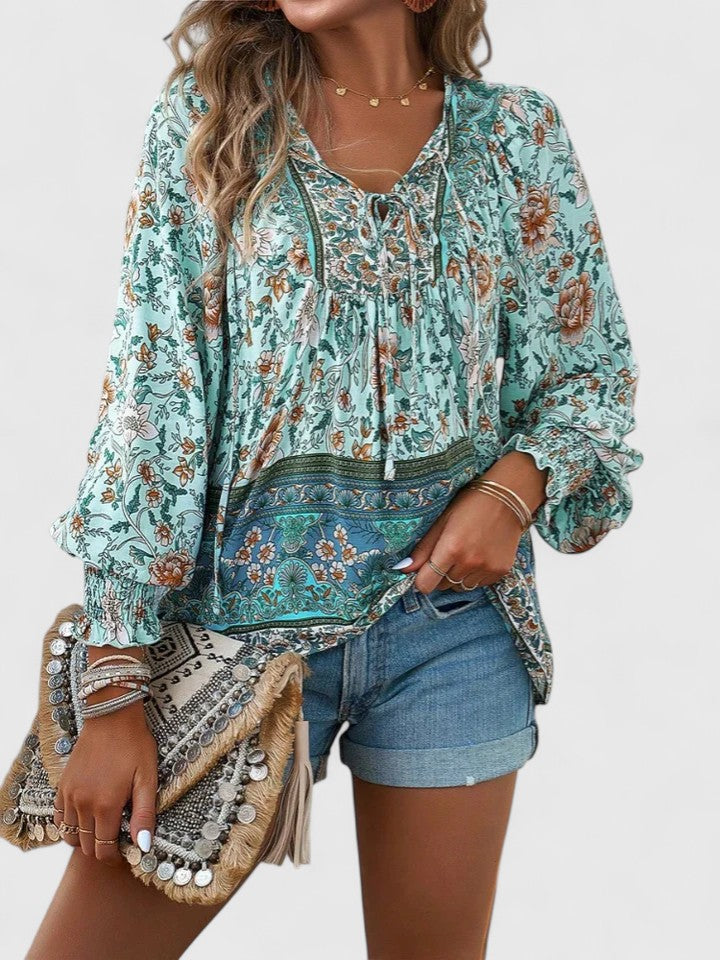 Blusa de mujer con estampado floral bohemio vibrante, manga larga, moda casual de verano.