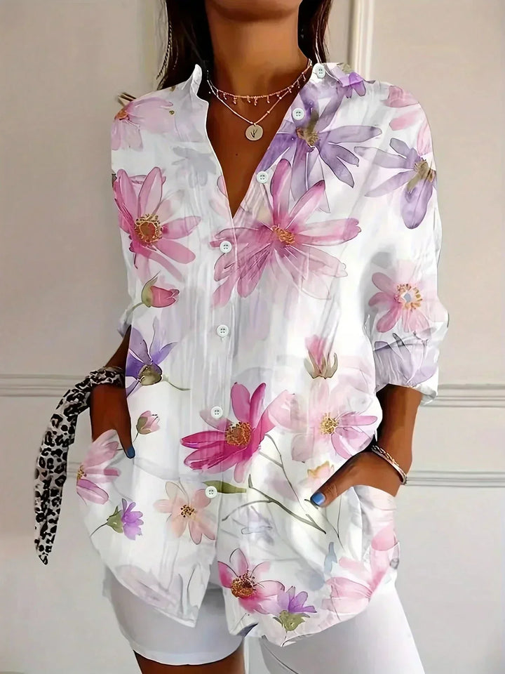 Blusa de mujer con estampado floral, diseño casual elegante y fresco, perfecta para el verano.