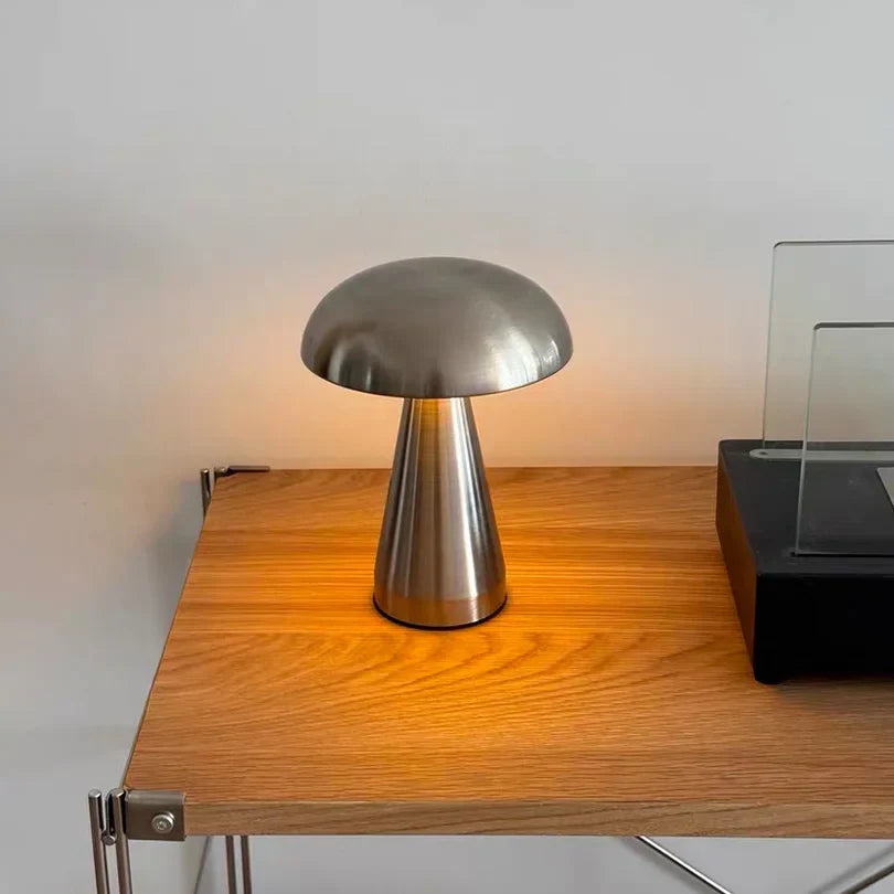 Lámpara de mesa LED recargable estilo hongo retro, regulable táctil, ideal para decoración y ambiente.