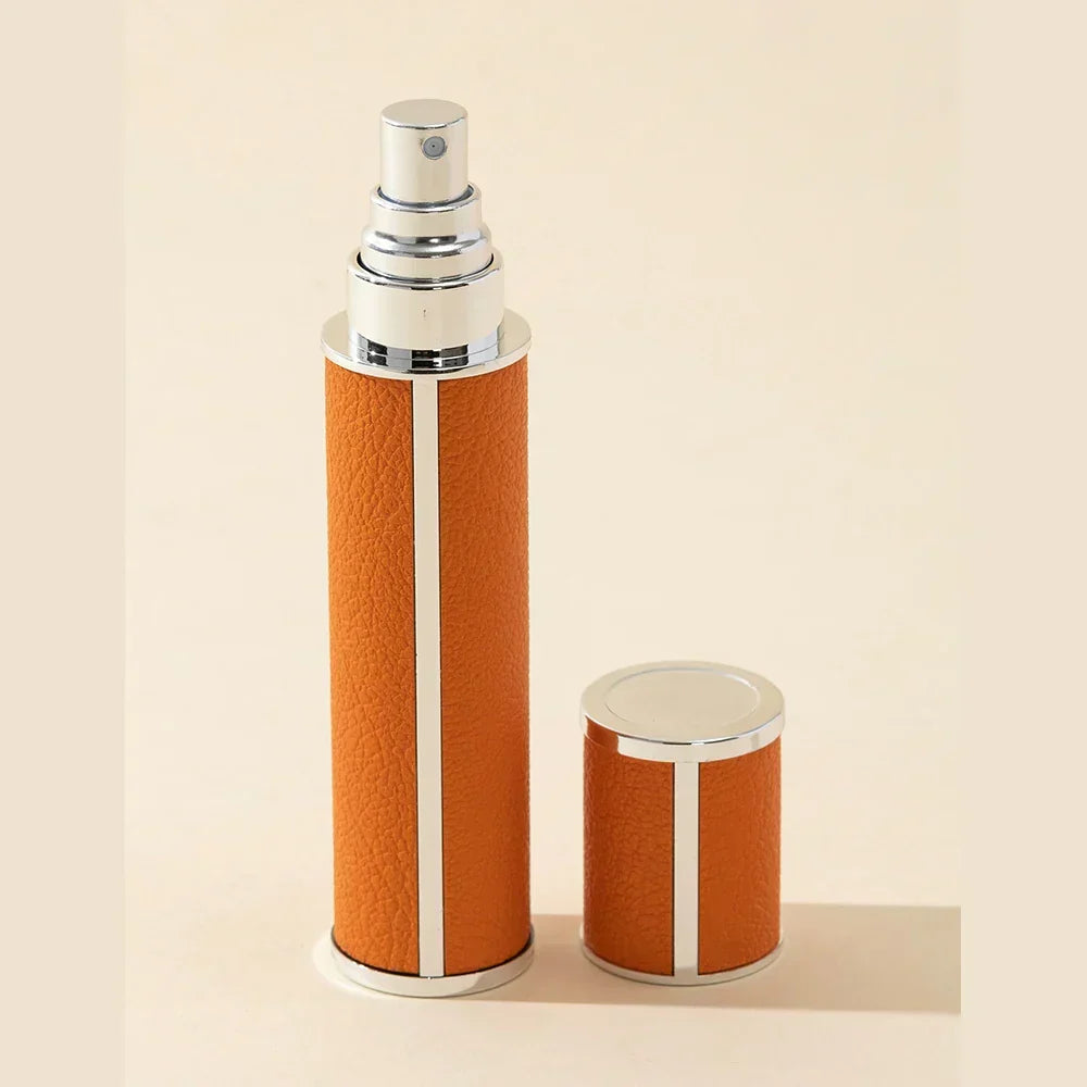 Spray de perfume recargable 10ml, aplicación fácil y portátil para retoques rápidos.